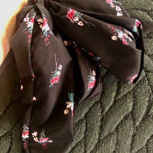 Steve Madden faux leather crossbody with scarf - Picture 6 of 9